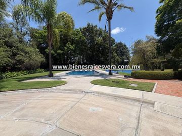 HACIENDA CONTEMPORANIA EN VENTA EN TEQUISQUIAPAN EN HACIENDA GRANDE. Anel