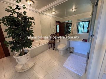 HACIENDA CONTEMPORANIA EN VENTA EN TEQUISQUIAPAN EN HACIENDA GRANDE. Anel