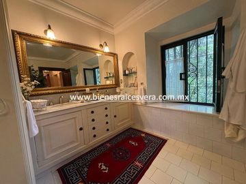 HACIENDA CONTEMPORANIA EN VENTA EN TEQUISQUIAPAN EN HACIENDA GRANDE. Anel