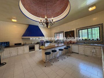 HACIENDA CONTEMPORANIA EN VENTA EN TEQUISQUIAPAN EN HACIENDA GRANDE. Anel