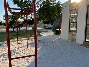 Terrenos en Privada Residencial con Amenidades al Norte de Mérida