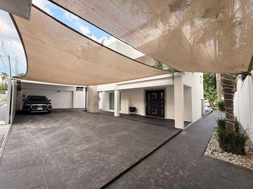 Casa en Venta, El Cercado, Santiago Nuevo León.