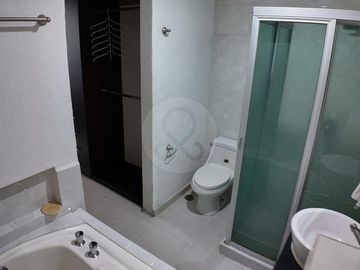 Departamento Amueblado y Equipado en Renta | Milenio III | 120 m², Área de TV y