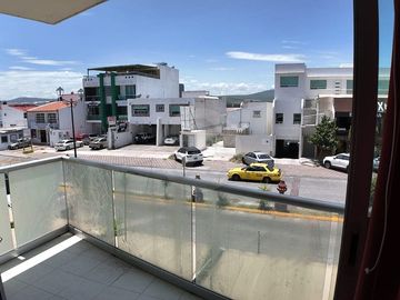 Departamento Amueblado y Equipado en Renta | Milenio III | 120 m², Área de TV y