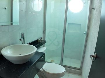 Departamento Amueblado y Equipado en Renta | Milenio III | 120 m², Área de TV y