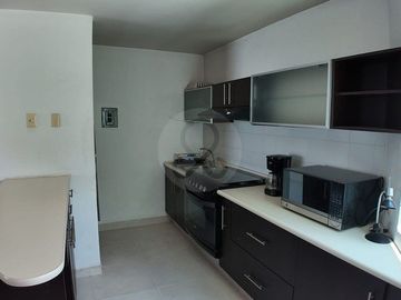 Departamento Amueblado y Equipado en Renta | Milenio III | 120 m², Área de TV y