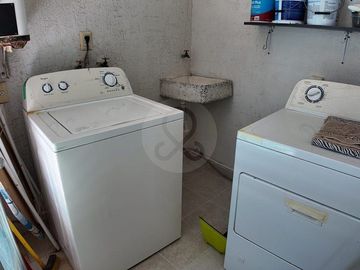 Departamento Amueblado y Equipado en Renta | Milenio III | 120 m², Área de TV y