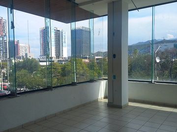 LOCAL COMERCIAL EN EL CENTRO DE MTY
