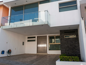 CASA EN RENTA EN  