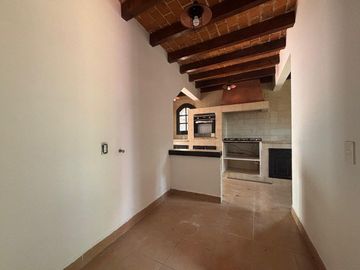 CASA CON  JARDIN EN RENTA JARDINES DEL AJUSCO 4 REC