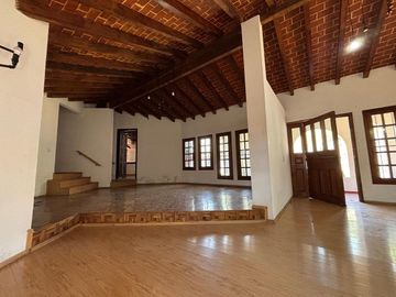 CASA CON  JARDIN EN RENTA JARDINES DEL AJUSCO 4 REC