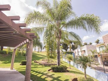 Casa en renta en Real de Valdepeñas Zapopan con 3 recámaras y estudio