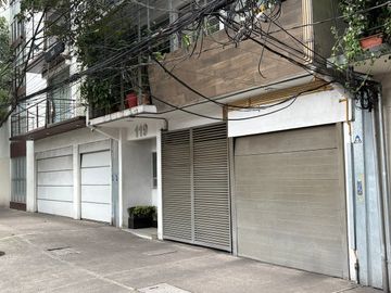 RENTA DPTO. 3 RECÁMARAS, 2 BAÑOS 2 ESTACIONAMIENTOS 5 PISO CON ELEVADOR COL. POR