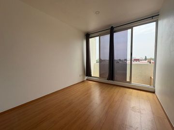 RENTA DPTO. 3 RECÁMARAS, 2 BAÑOS 2 ESTACIONAMIENTOS 5 PISO CON ELEVADOR COL. POR