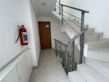 RENTA DPTO. 3 RECÁMARAS, 2 BAÑOS 2 ESTACIONAMIENTOS 5 PISO CON ELEVADOR COL. POR