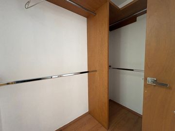 RENTA DPTO. 3 RECÁMARAS, 2 BAÑOS 2 ESTACIONAMIENTOS 5 PISO CON ELEVADOR COL. POR