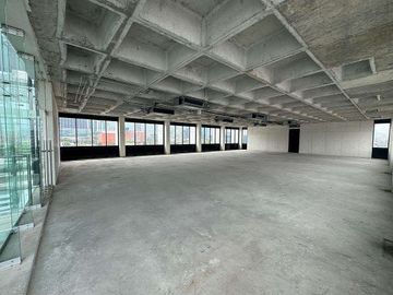 Renta oficina de 390m2 en edificio zona Valle San Pedro Garza García