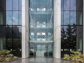 Renta oficina de 390m2 en edificio zona Valle San Pedro Garza García