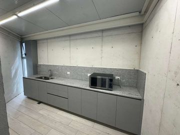 Renta oficina de 390m2 en edificio zona Valle San Pedro Garza García