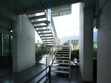 Renta oficina de 390m2 en edificio zona Valle San Pedro Garza García