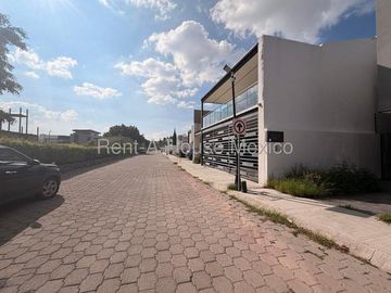 Residencia de 454 m² en Renta en Pedregal de Vista Hermosa RAH54