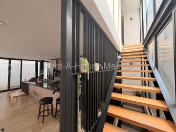Residencia de 454 m² en Renta en Pedregal de Vista Hermosa RAH54