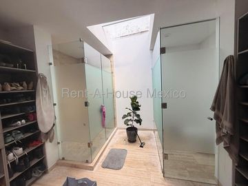 Residencia de 454 m² en Renta en Pedregal de Vista Hermosa RAH54