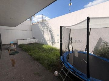 Residencia de 454 m² en Renta en Pedregal de Vista Hermosa RAH54