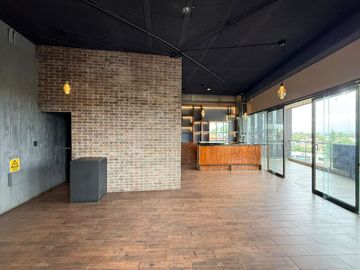 Local comercial en Zavaleta Center, Calzada Zavaleta