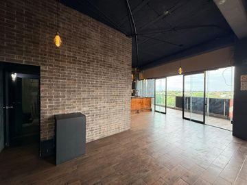 Local comercial en Zavaleta Center, Calzada Zavaleta