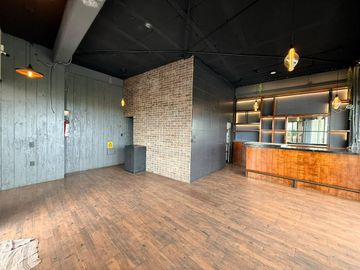 Local comercial en Zavaleta Center, Calzada Zavaleta