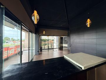Local comercial en Zavaleta Center, Calzada Zavaleta