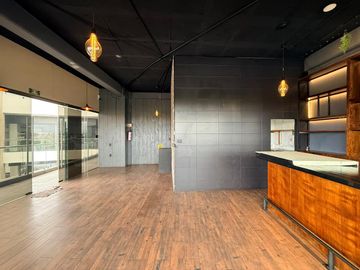 Local comercial en Zavaleta Center, Calzada Zavaleta