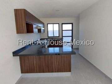 Se renta Casa en Zizana con Recámara en PB y Amenidades RAH388