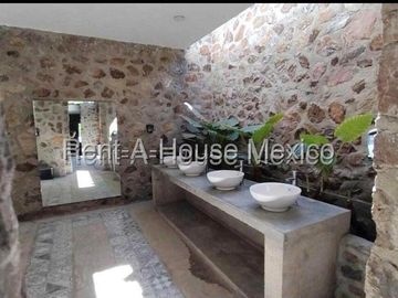 Se renta Casa en Zizana con Recámara en PB y Amenidades RAH388