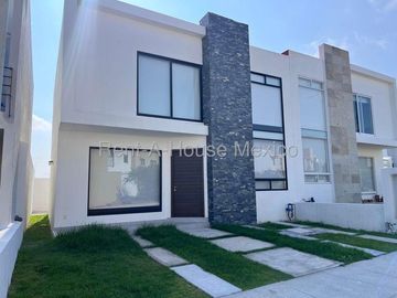Se renta Casa en Zizana con Recámara en PB y Amenidades RAH388