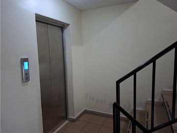 SE ALQUILA ARTAMENTO EL CANGREJO HILTON PARK 92M 2 HABITACIONES VACIO