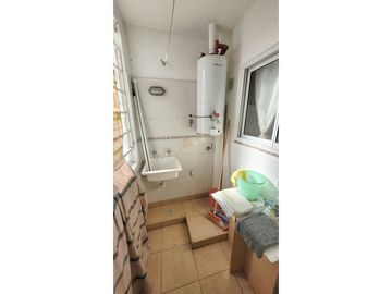 Departamento 2 amb. amplio, externo - Roca y San Juan