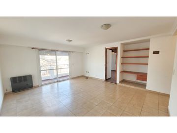 Departamento 2 amb. amplio, externo - Roca y San Juan