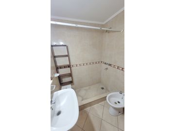 Departamento 2 amb. amplio, externo - Roca y San Juan
