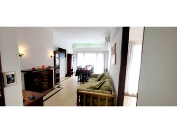 Alq temporario hermoso y amplio depto 2 amb con balcón terraza.