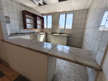 EDIFICIO 4 PISOS Y GALPÓN EN VENTA O ARRIENDO, QUINTA NORMAL