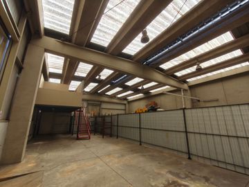 EDIFICIO 4 PISOS Y GALPÓN EN VENTA O ARRIENDO, QUINTA NORMAL