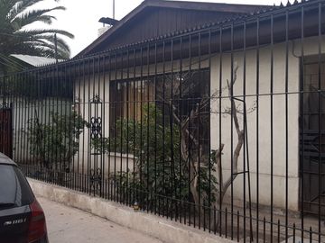 CASA 3 DORMITORIOS, 1 BAÑO, 3 ESTACIONAMIENTOS