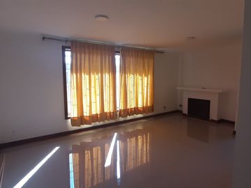 CASA 3 DORMITORIOS, 1 BAÑO, 3 ESTACIONAMIENTOS
