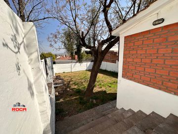 Casa en alquiler en Bajo La Viña – Esquina con excelente ubicación