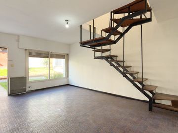 VENTA DEPARTAMENTO TIPO DUPLEX 3 DORM PATIO TANDIL