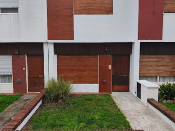 VENTA DEPARTAMENTO TIPO DUPLEX 3 DORM PATIO TANDIL