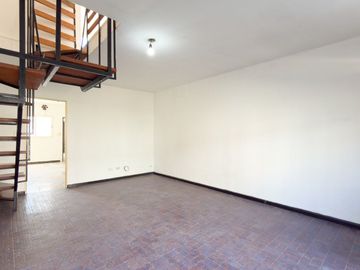 VENTA DEPARTAMENTO TIPO DUPLEX 3 DORM PATIO TANDIL