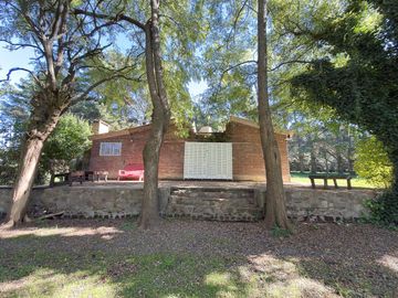 VENTA CASA QUINTA PILETA UNCAS AMPLIO LOTE TANDIL